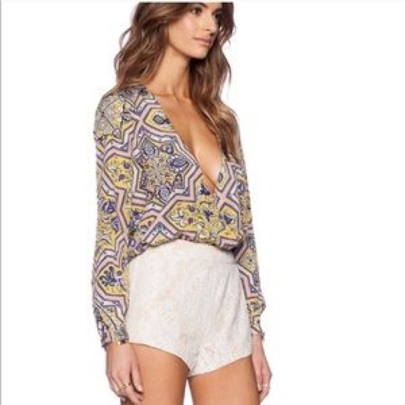 💗JETSET DIARIES 💗. CROSSOVER TRAGEDY BLOUSE M - Picture 2 of 8